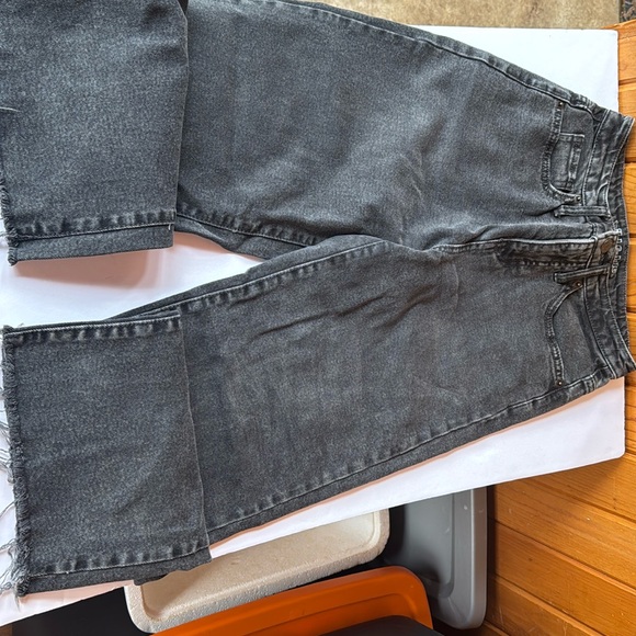 Wild fable women’s high waisted flowy distressed at leg bottoms denim. Women’s 0 - Picture 1 of 4